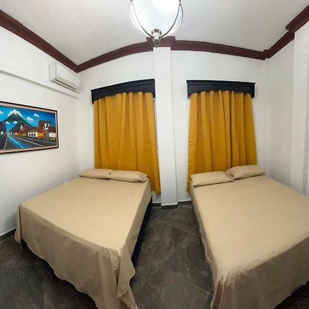 פלורס Hostal Casa De Grethel מראה חיצוני תמונה