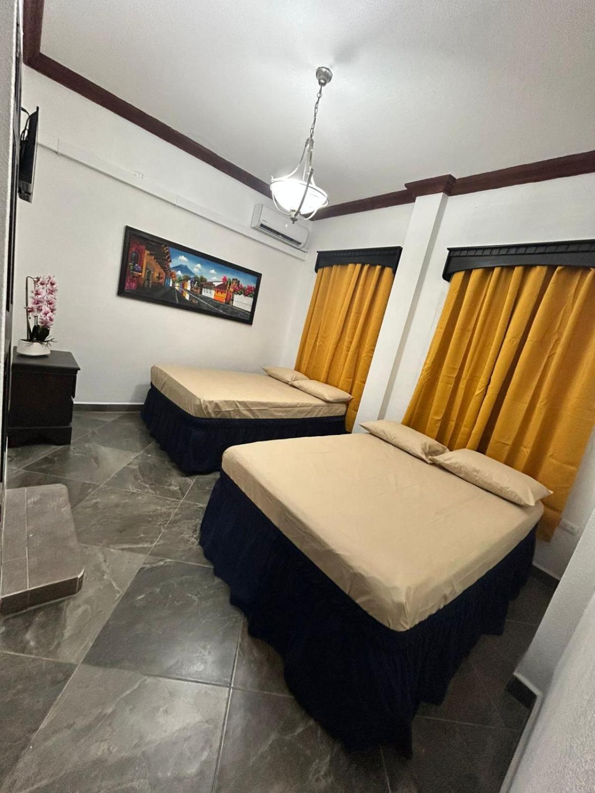 פלורס Hostal Casa De Grethel מראה חיצוני תמונה