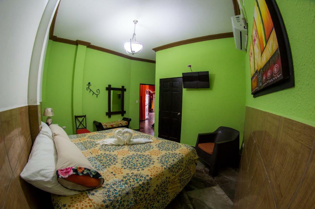 פלורס Hostal Casa De Grethel מראה חיצוני תמונה