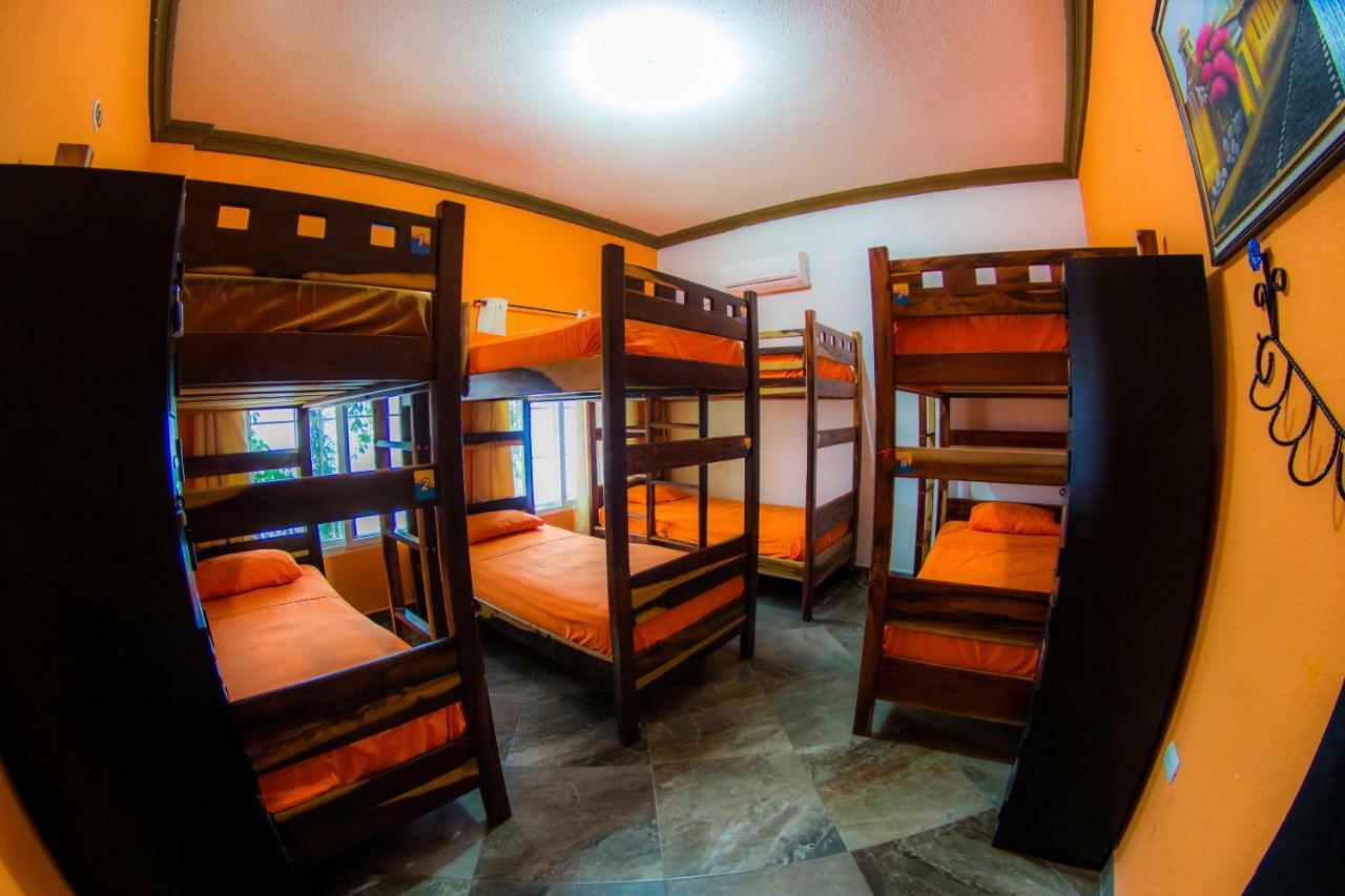 פלורס Hostal Casa De Grethel מראה חיצוני תמונה