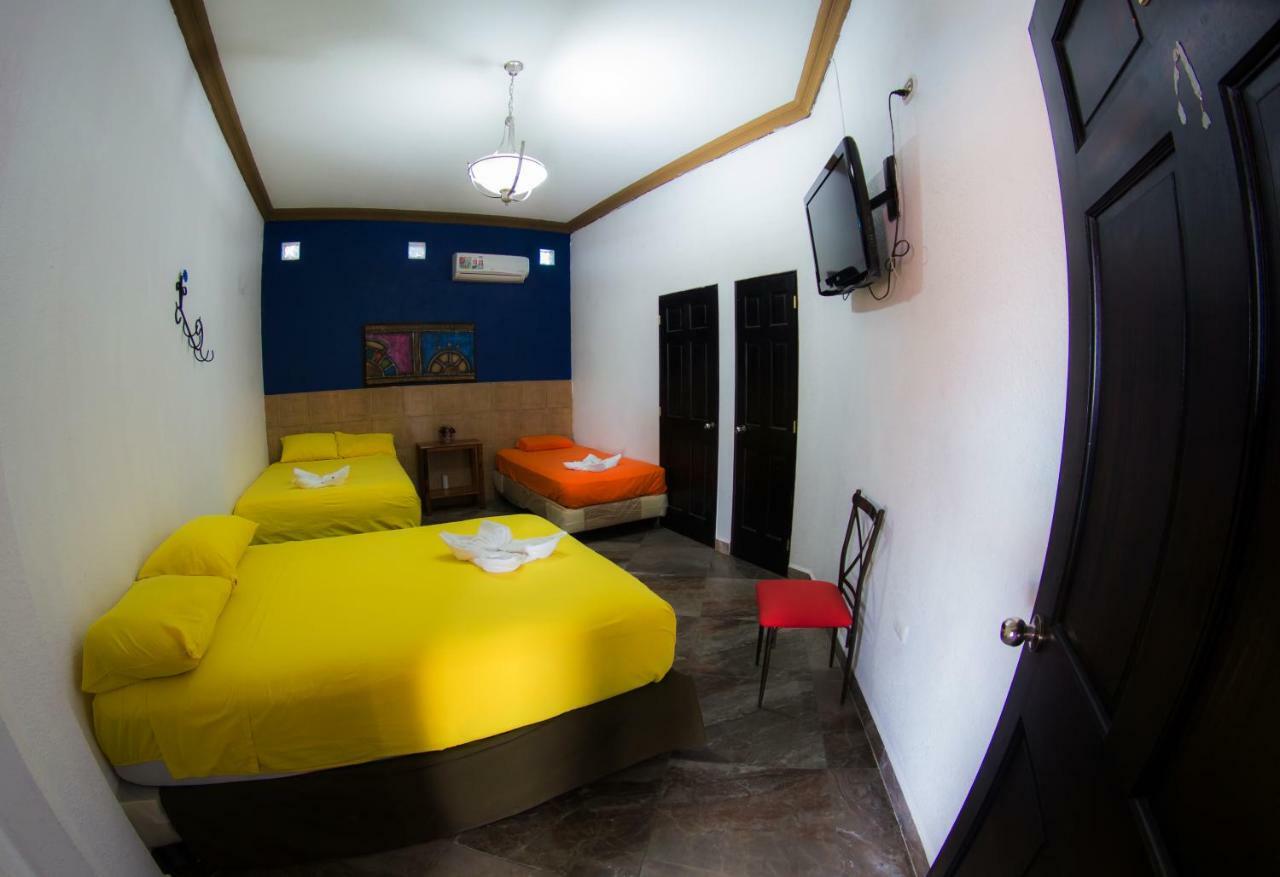 פלורס Hostal Casa De Grethel מראה חיצוני תמונה