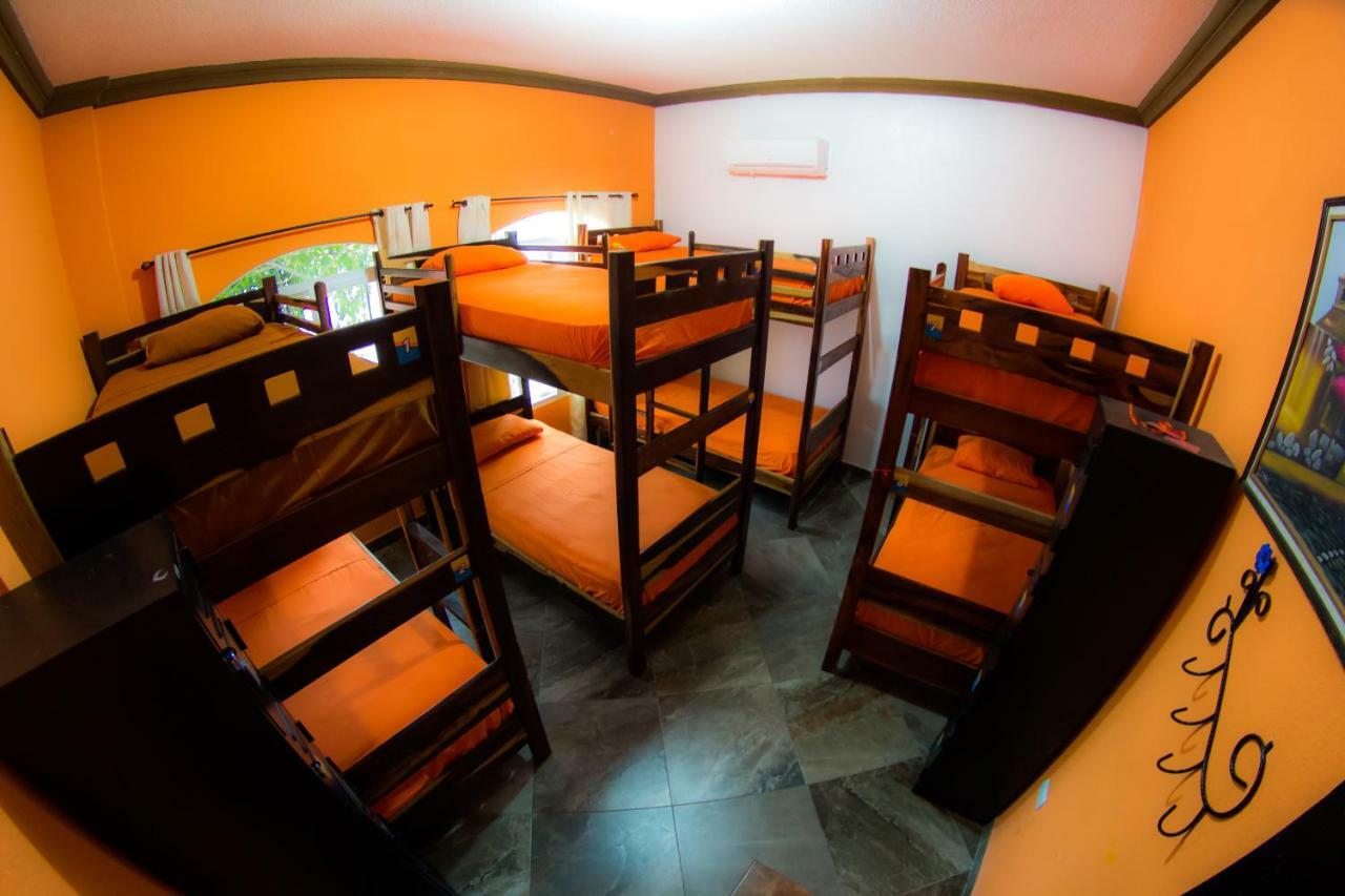פלורס Hostal Casa De Grethel מראה חיצוני תמונה