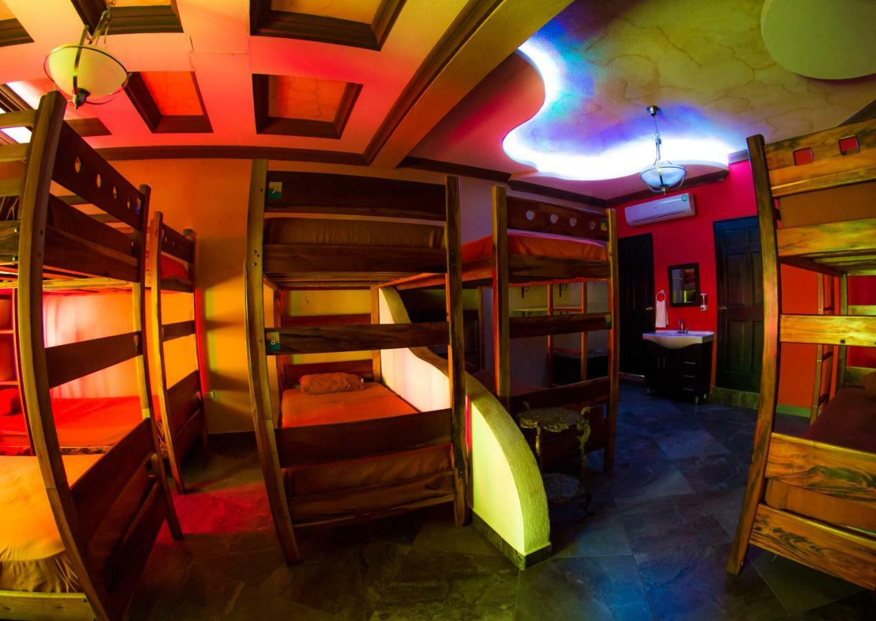 פלורס Hostal Casa De Grethel מראה חיצוני תמונה