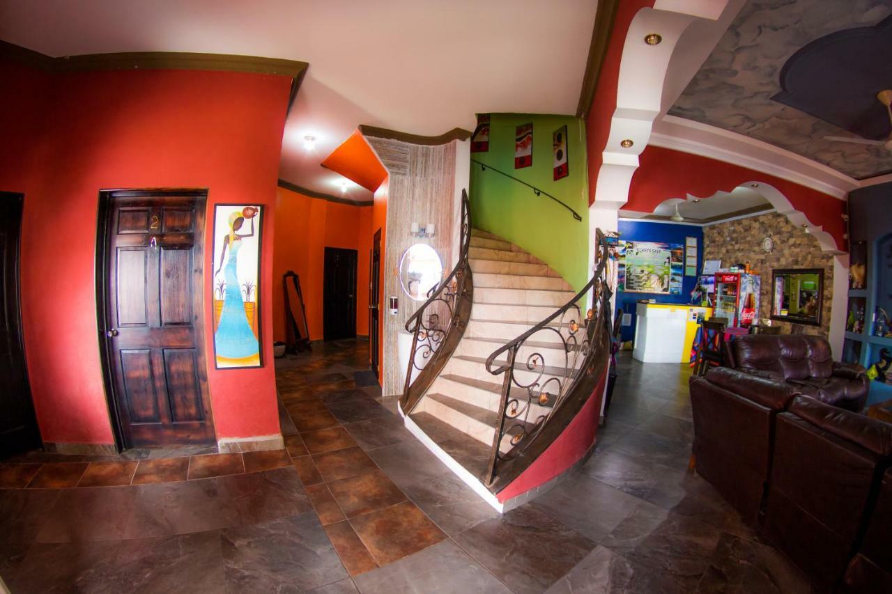 פלורס Hostal Casa De Grethel מראה חיצוני תמונה